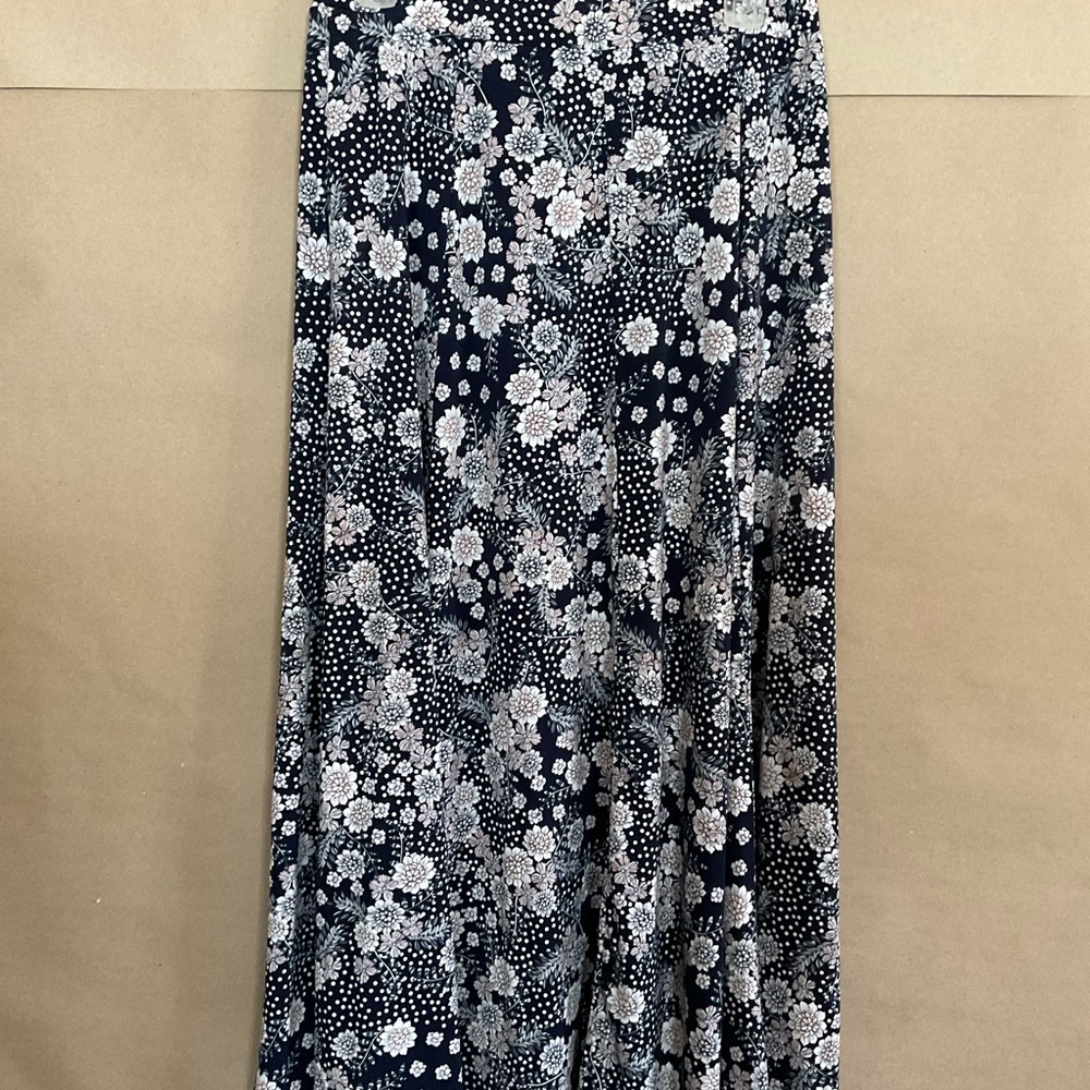 SJS maxi skirt. Navy blue floral. Size M - Picture 4 of 8